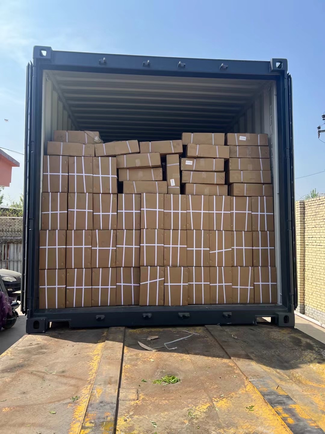 Latest company Cases about Shipping update: 2 containers of MTZ tractor parts were successfully shipped to Moldova