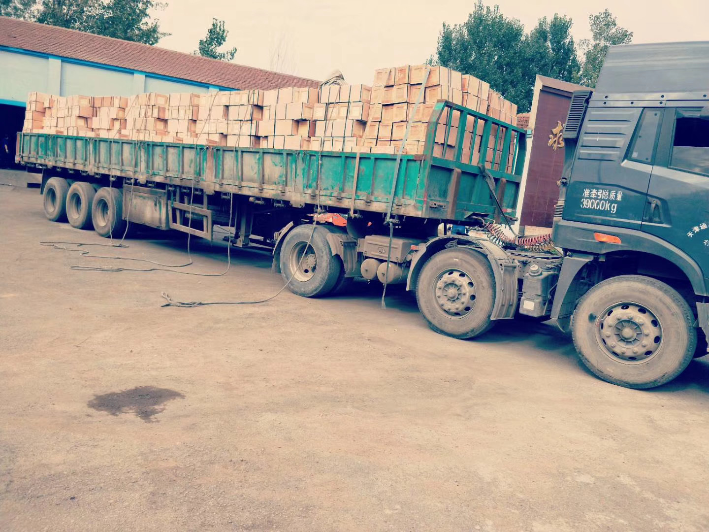 Latest company Cases about Our crankshafts are transported to the port day and night.