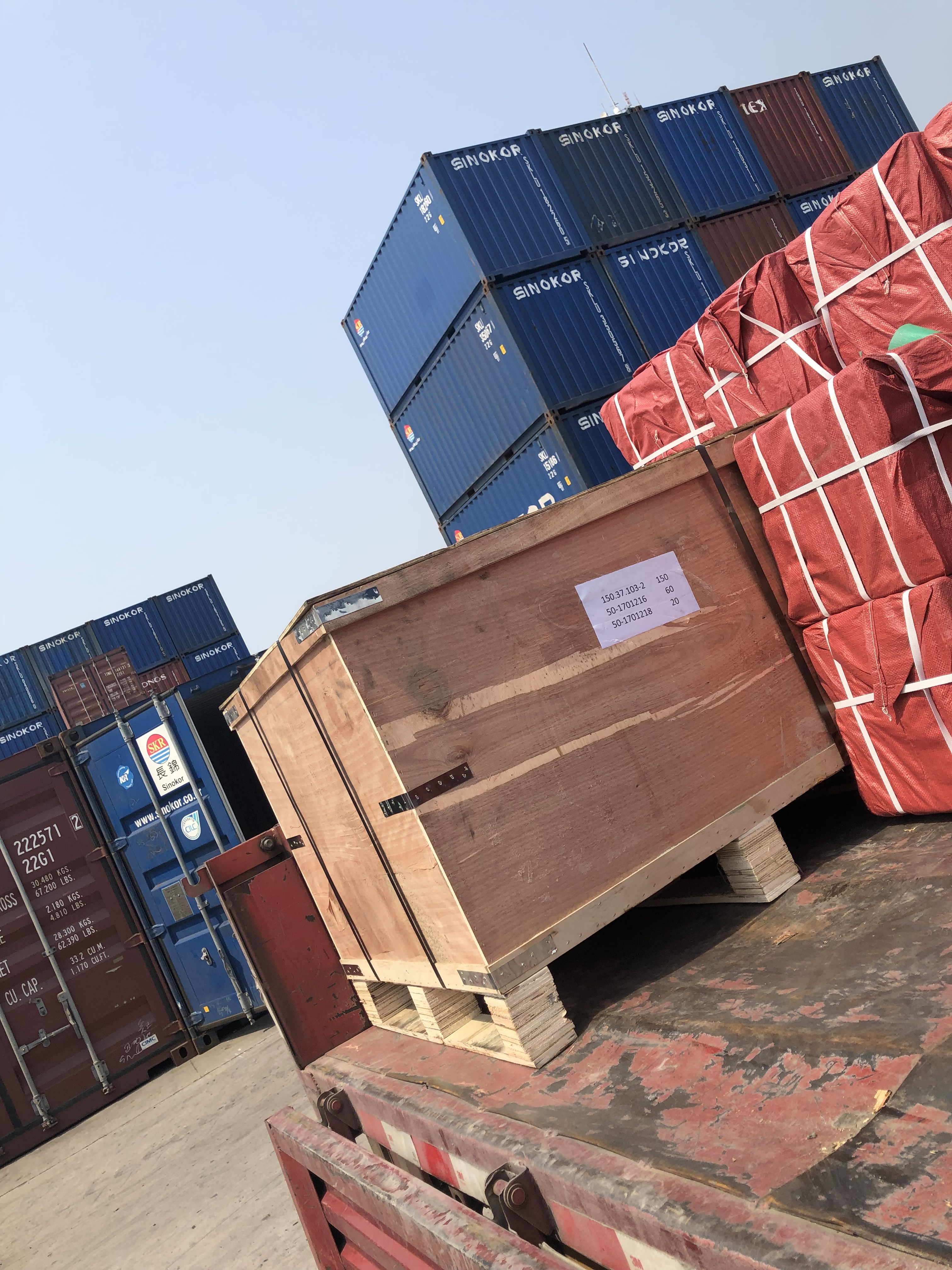 Latest company Cases about Today, a cabinet of agricultural machinery parts was shipped.